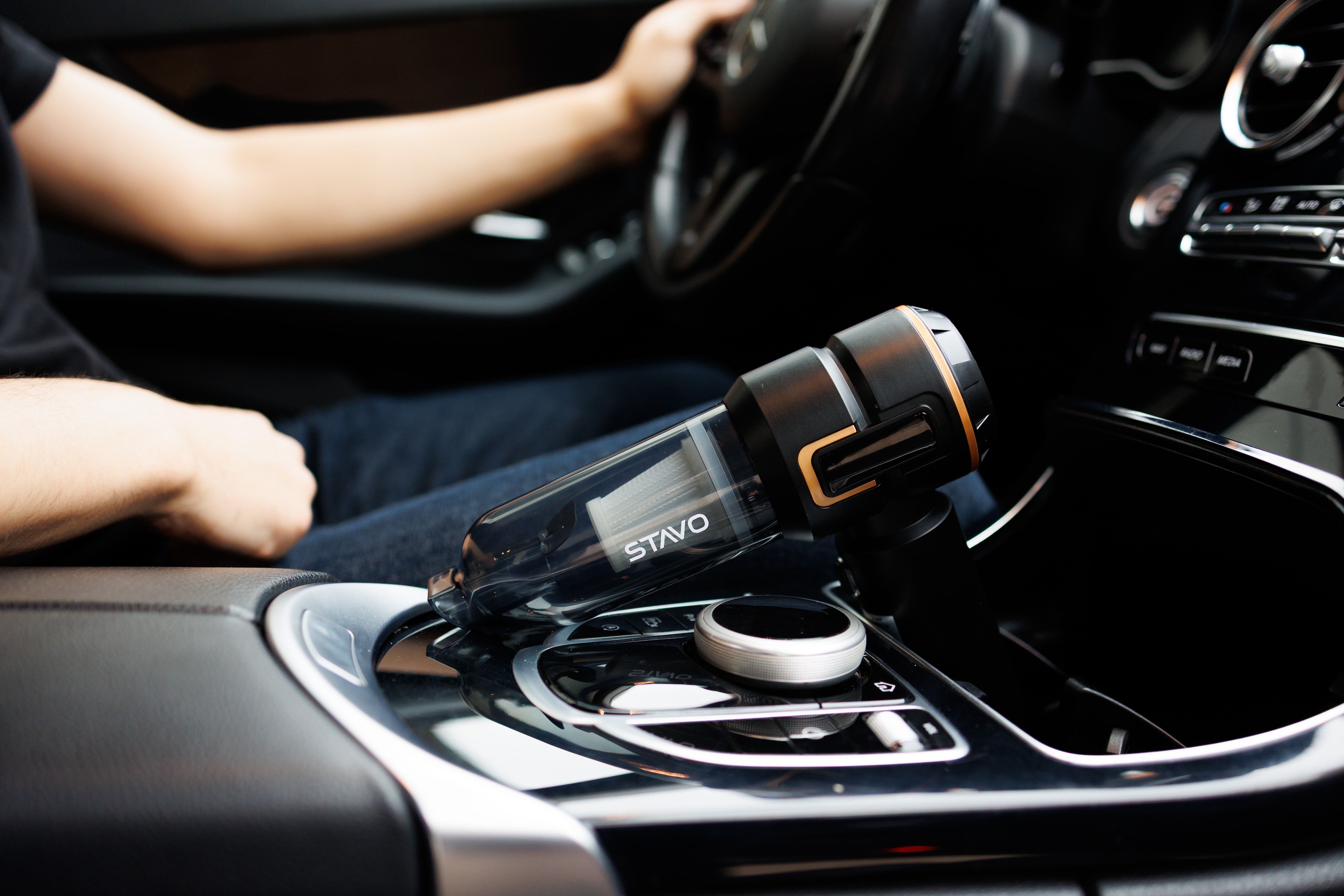 De ce ai nevoie de un aspirator portabil pentru mașină? 7 motive care îți fac viața mai ușoară