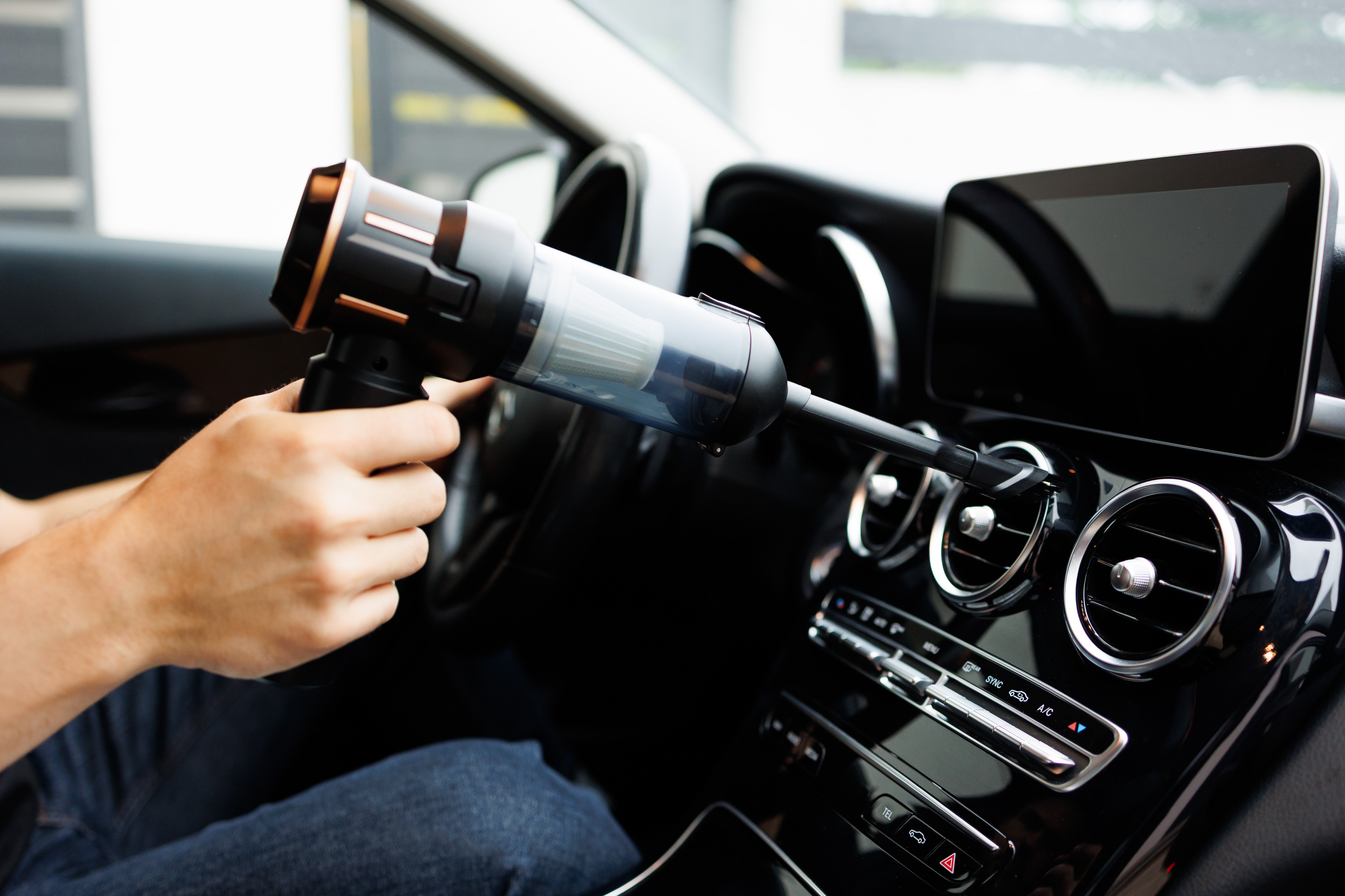 Ghid complet: Cum alegi cel mai bun aspirator auto portabil pentru tine